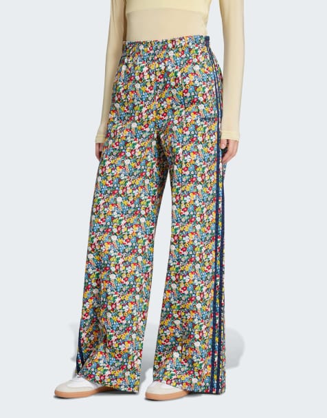 Pantalones de chándal de pernera ancha con estampado floral de adidas Originals x Liberty London - view 1