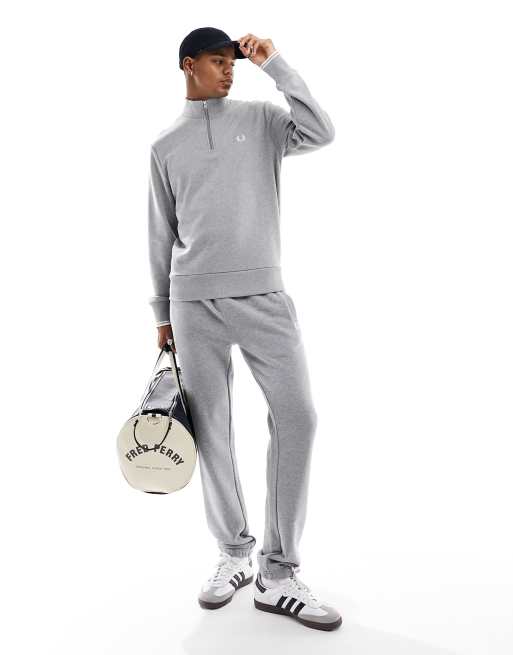 Pantalones de chándal grises de tejido de rizo de Fred Perry, 2 de 5