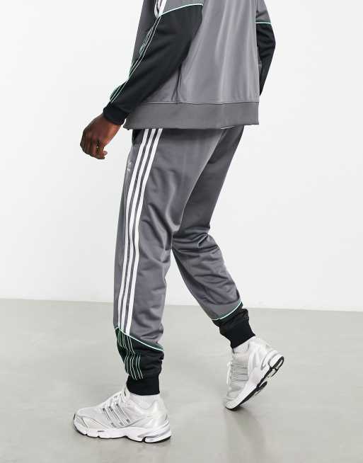 Alta exposición Brillante valor Pantalones de chándal grises estilo joggers de adidas Originals | ASOS