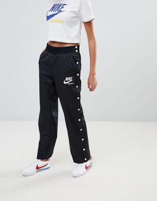 Pantalones de chándal negros con botones de presión Archive de Nike | ASOS