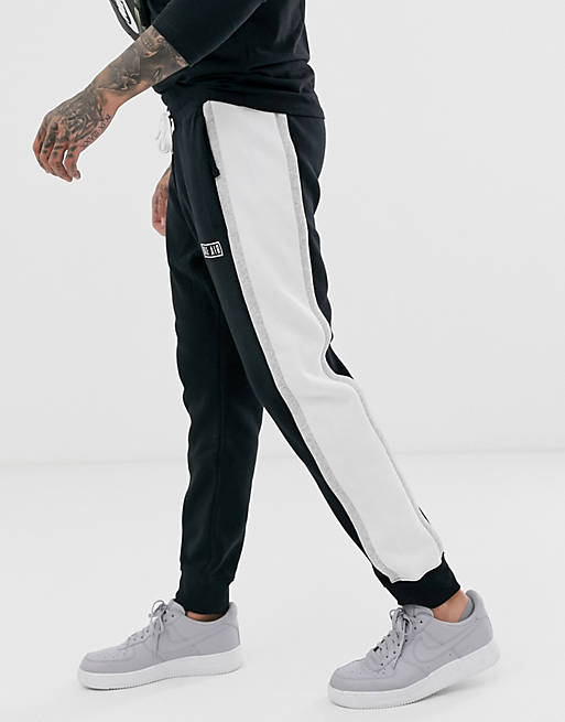 Pantalones de chándal negros con logo y rayas en contraste de Nike |