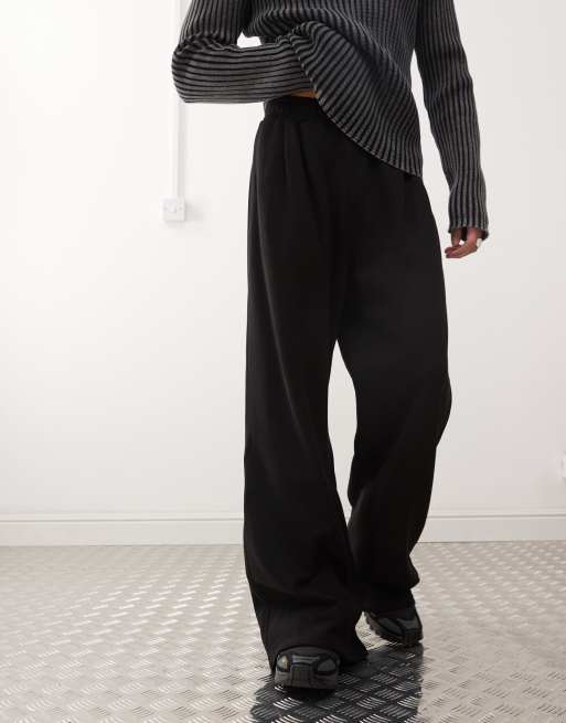 Pantalones de chándal negros de pernera muy ancha con pinzas delanteras Wind de Weekday