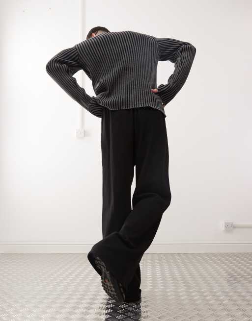 Pantalones de chándal negros de pernera muy ancha con pinzas delanteras Wind de Weekday, 3 de 5