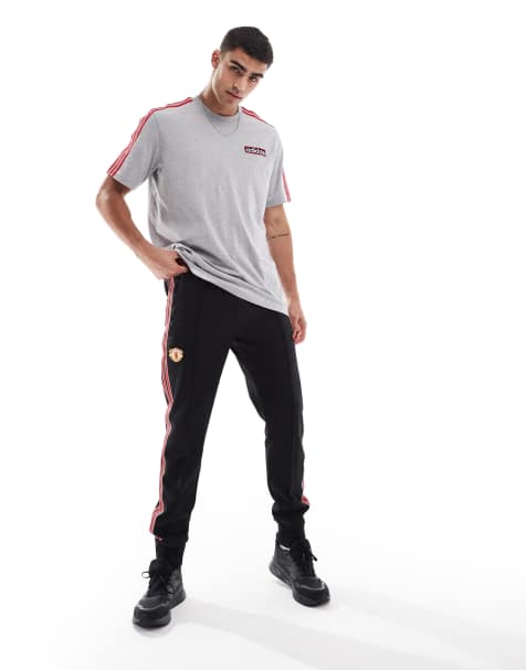 Pantalones de chándal negros y rojos con diseño del Manchester United Icons de adidas Football - view 1