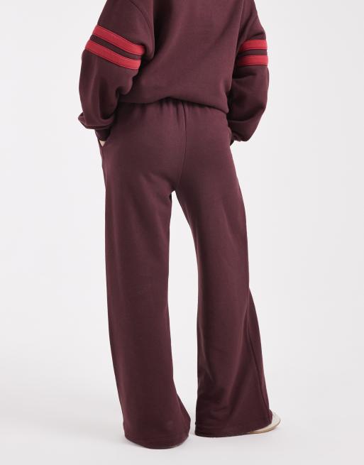 Pantalones de chándal rojo sangría tostado de pernera ancha de Cotton On, 4 de 5