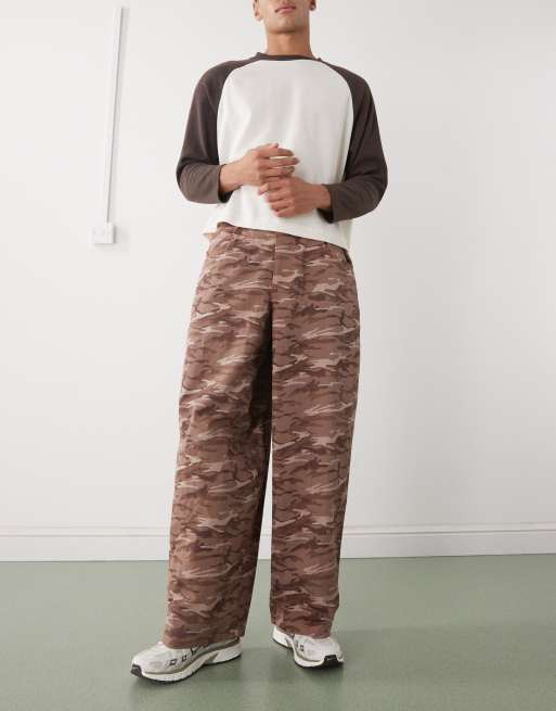 Pantalones de corte bombacho extragrande con estampado de camuflaje de COLLUSION, 2 de 5