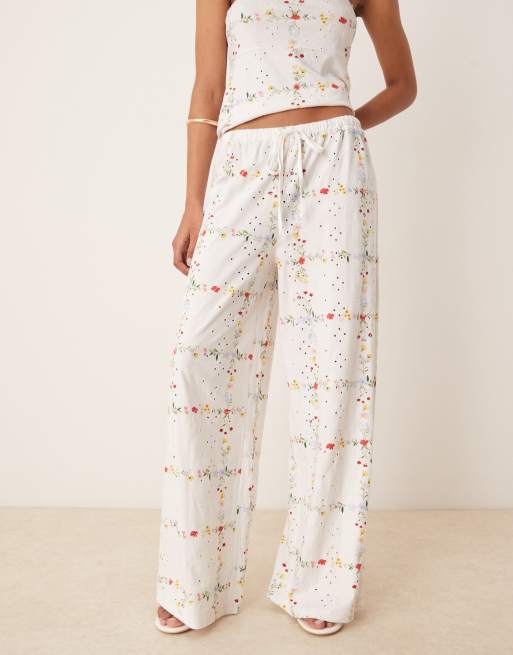 Pantalones de corte recto con estampado a cuadros florales, bordado inglés y cordón ajustable de ASOS DESIGN, 2 de 5