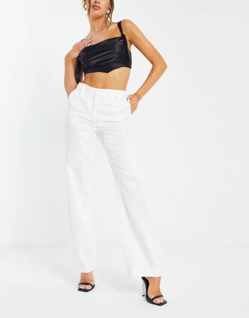 Pantalones de corte sartorial con acabado brillante texturizado de NA-KD x Moa Mattson (parte de un conjunto)