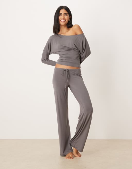 Pantalones de estar por casa gris piedra de talle bajo de Gina Tricot (parte de un conjunto)