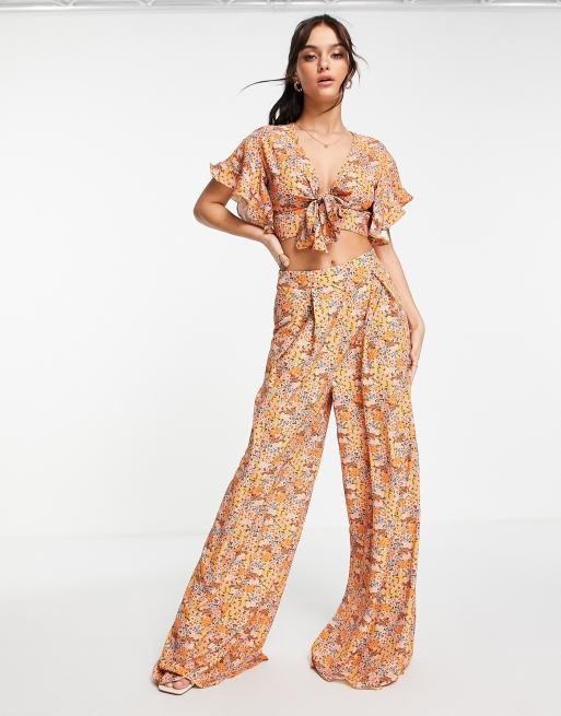 Pantalones de pernera ancha con estampado floral de ASOS DESIGN (parte de un conjunto) 