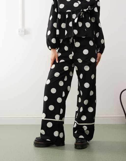 Pantalones de pernera ancha sin cierres con estampado de lunares de Reclaimed Vintage (parte de un conjunto), 2 de 5