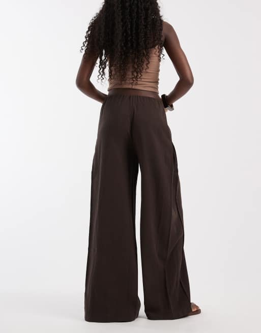 pantalones de pernera ancha texturizados en marrón chocolate, 5 de 5