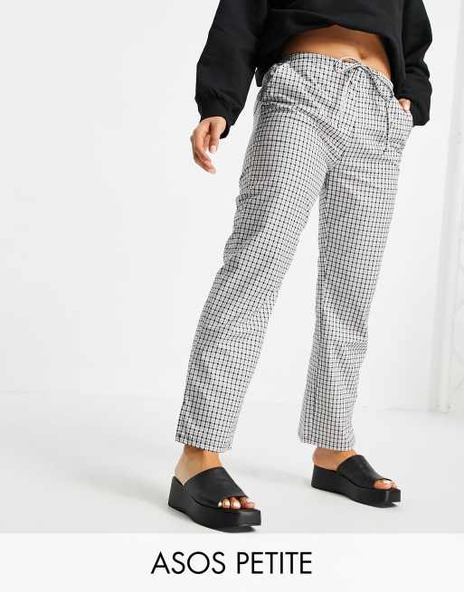 Pantalones de pernera recta sin cierres a cuadros monocromáticos de popelina de ASOS DESIGN Petite