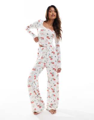 Pantalones de pijama de pernera ancha con estampado de lazos y fresas Mix & Match de Kaiia (parte de un conjunto)