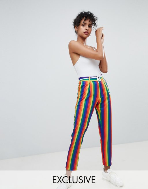 Pantalones de pinzas con dise o a rayas de colores de Daisy Street