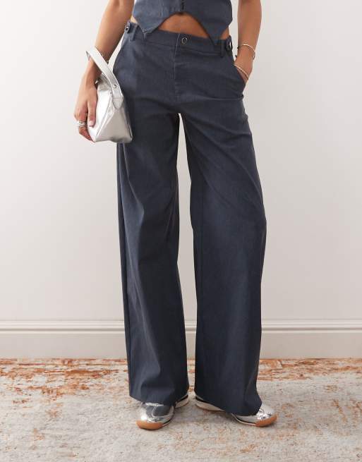 Pantalones de sastre azul denim de talle bajo de bengalina de COLLUSION, 4 de 5