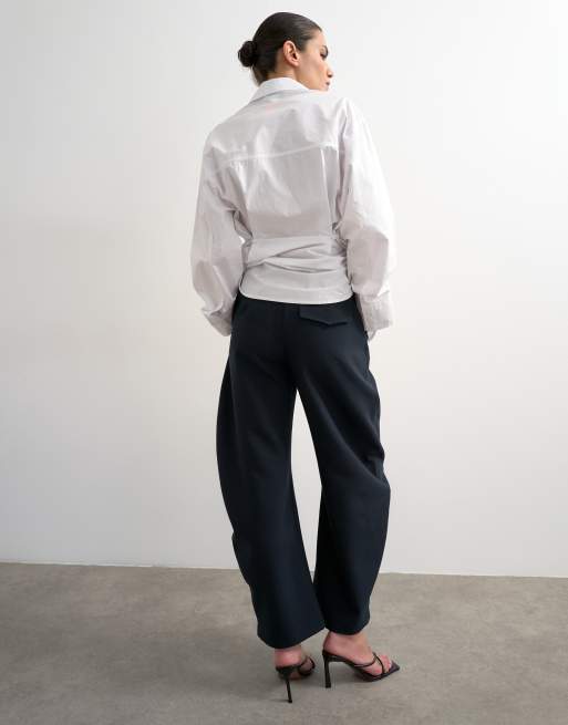 Pantalones de sastre azul marino de corte barrel de Topshop, 4 de 5