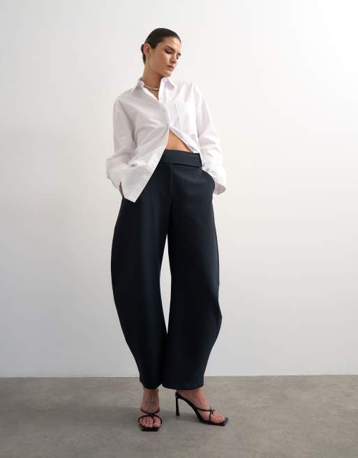 Pantalones de sastre azul marino de corte barrel de Topshop, 5 de 5