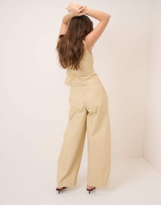 Pantalones de sastre beis de pernera barrel de tejido rico en algodón de Nobody's Child, 4 de 4