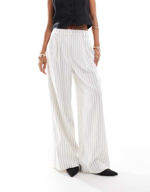 Pantalones de sastre blancos a rayas de talle alto y corte holgado de ASOS DESIGN