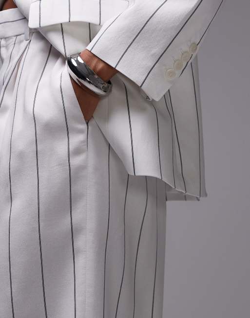 Pantalones de sastre blancos con raya diplomática de Mango (parte