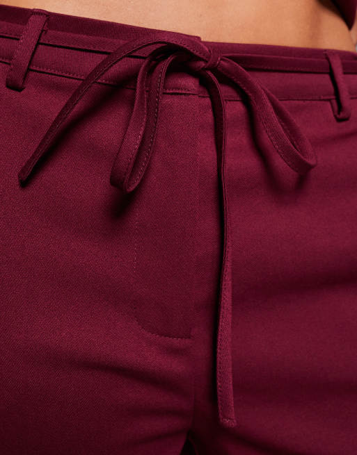 Pantalones de sastre burdeos de pernera ancha con lazada en la cintura exclusivos de Kaiia (parte de un conjunto), 5 de 5