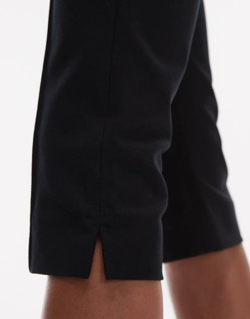 Pantalones de sastre capri negros con nervios delanteros estructurados de ARKET, 3 de 5