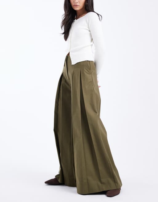 Pantalones de sastre caquis de pernera ancha con pinzas de ASOS DESIGN, 2 de 5