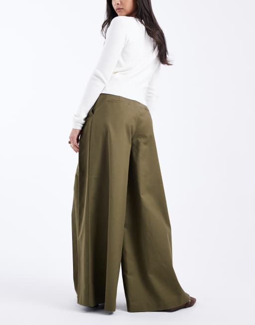 Pantalones de sastre caquis de pernera ancha con pinzas de ASOS DESIGN, 3 de 5