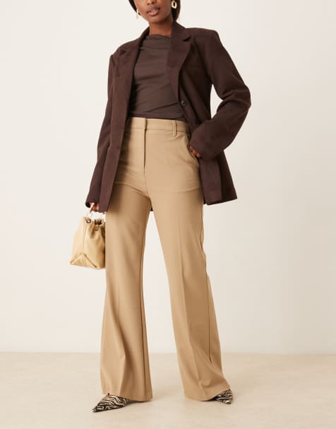 Pantalones de sastre color camel de corte acampanado ajustado de ASOS DESIGN - view 1