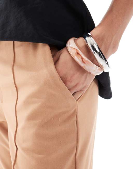 Pantalones de sastre color camel de corte acampanado de ASOS DESIGN (parte de un conjunto), 4 de 5