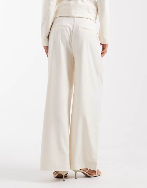 Pantalones de sastre color crema de pernera ancha con pinzas de Vero Moda (parte de un conjunto), 4 de 5