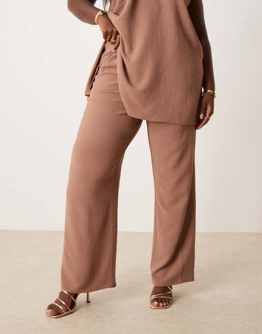 Pantalones de sastre color moca de pernera recta de ASOS DESIGN Curve (parte de un conjunto), 5 de 5