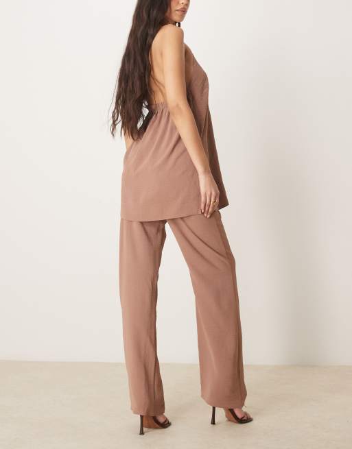 Pantalones de sastre color moca de pernera recta de ASOS DESIGN (parte de un conjunto), 4 de 5