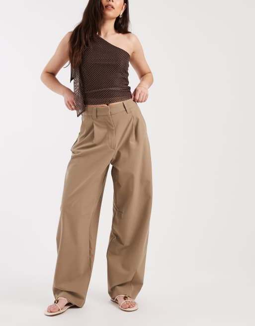 Pantalones de sastre color topo de corte barrel arqueado de ASOS DESIGN