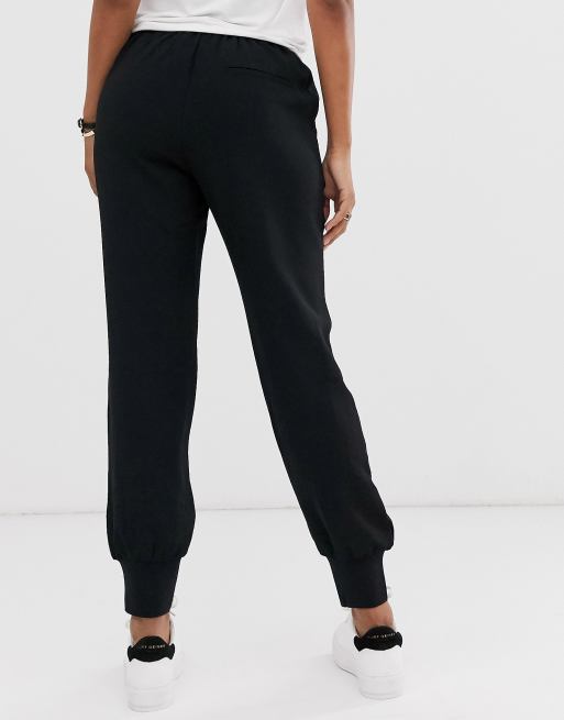 Pantalones sastre con vuelta en negro Mango |