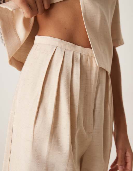 Pantalones de sastre cortos blanco hueso con pinzas de ASOS DESIGN, 2 de 5