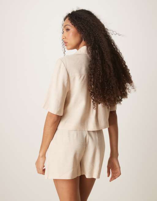 Pantalones de sastre cortos blanco hueso con pinzas de ASOS DESIGN, 3 de 5
