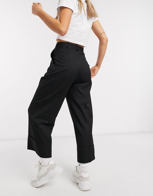 Pantalones negros de pernera slim con tiras en la cintura de Monki