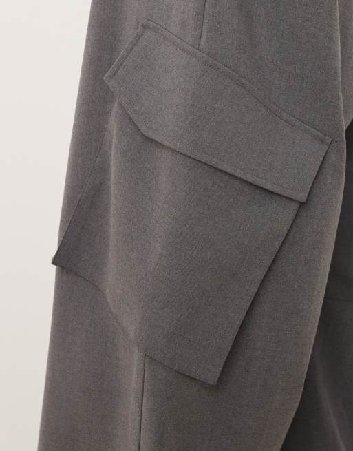 Pantalones de sastre gris carbón utilitarios de corte barrel de ASOS DESIGN Curve , 5 de 5