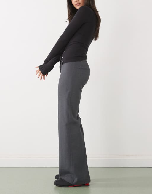 Pantalones de sastre gris jaspeado de pernera ancha acampanada con pinzas delanteras de Weekday, 2 de 5