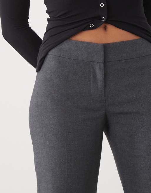 Pantalones de sastre gris jaspeado de pernera ancha acampanada con pinzas delanteras de Weekday, 5 de 5