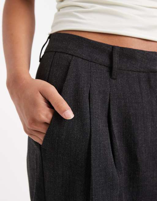 Pantalones de sastre gris oscuro jaspeado de pernera ancha con pinzas delanteras de Vero Moda (parte de un conjunto), 2 de 5