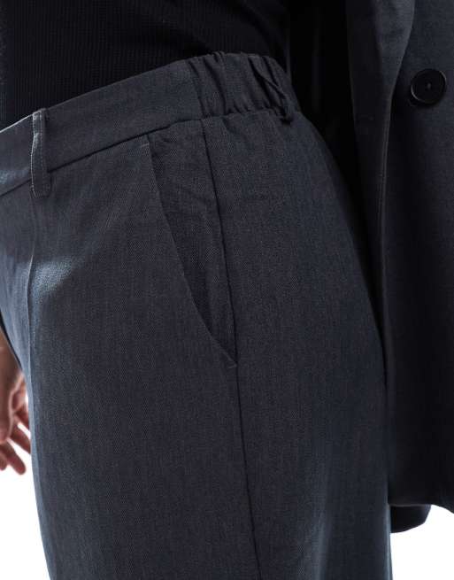 Pantalones de sastre gris oscuro melange de pernera ancha con patrón de espiga de Vero Moda Curve (parte de un conjunto), 2 de 5