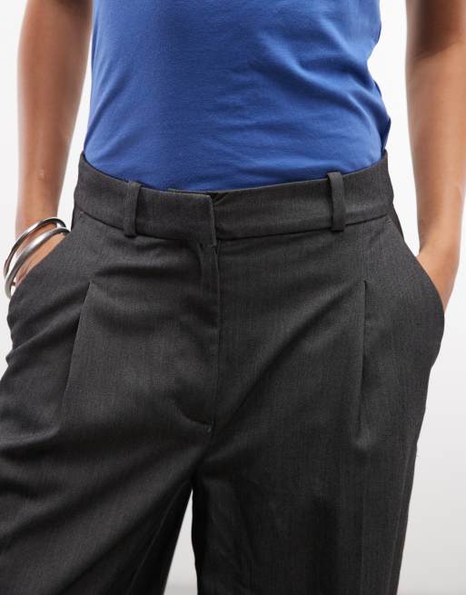 Pantalones de sastre gris oscuro melange de talle alto y pernera ancha de Monki, 5 de 5