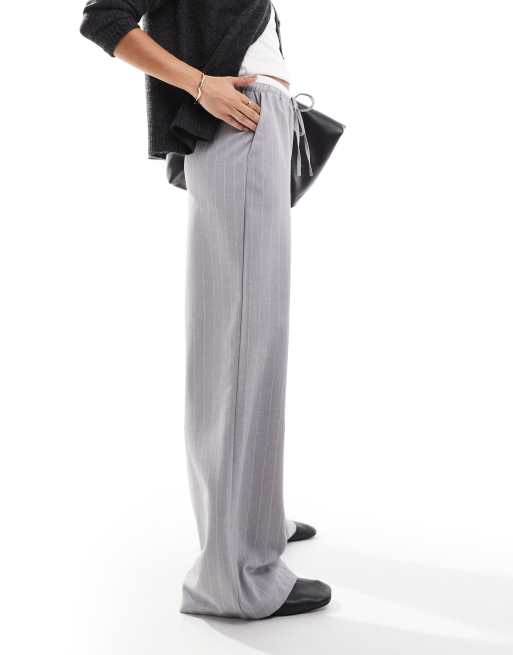 Pantalones de sastre grises a rayas de pernera ancha con cinturilla en contraste de ASOS DESIGN