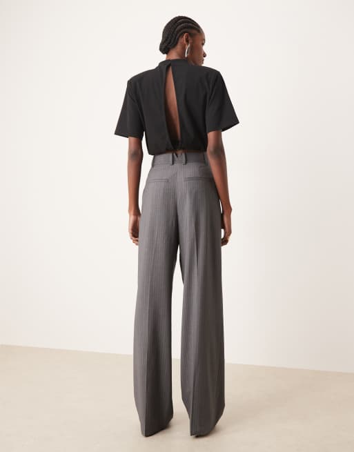 Pantalones de sastre grises a rayas de pernera ancha con pinzas de ASOS DESIGN Tall, 4 de 5