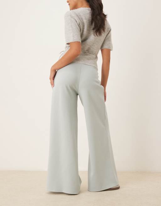 Pantalones de sastre grises de pernera ancha con pinzas de punto interlock de ASOS DESIGN, 3 de 5