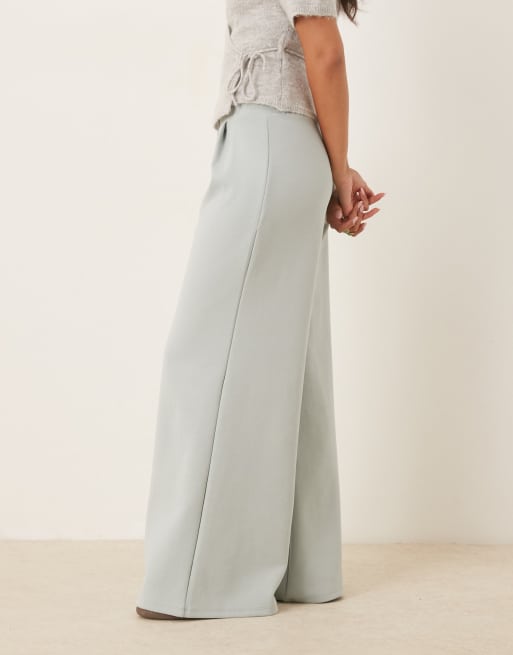 Pantalones de sastre grises de pernera ancha con pinzas de punto interlock de ASOS DESIGN, 5 de 5