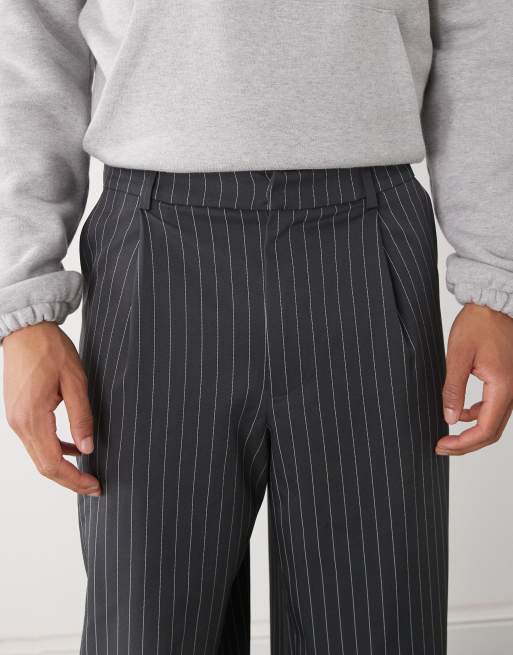 Pantalones de sastre grises de pernera ancha con raya diplomática de Reclaimed Vintage, 4 de 5